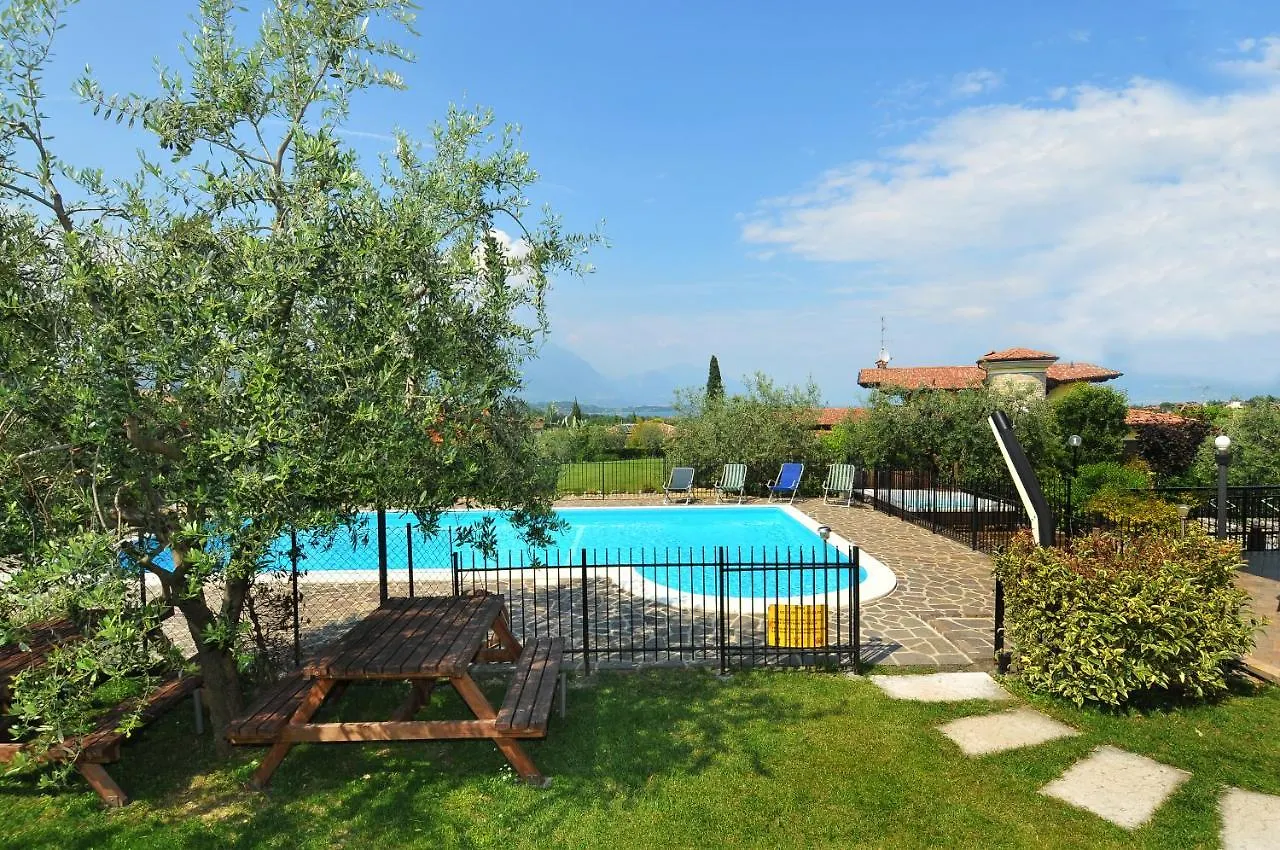 La Grolla Apartments Manerba del Garda 0*,  İtalya